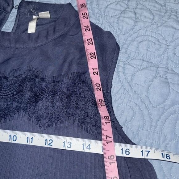 Lauren Conrad Sleeveless Blouse XL Womens Blue Textured Lace Top - Picture 6 of 6